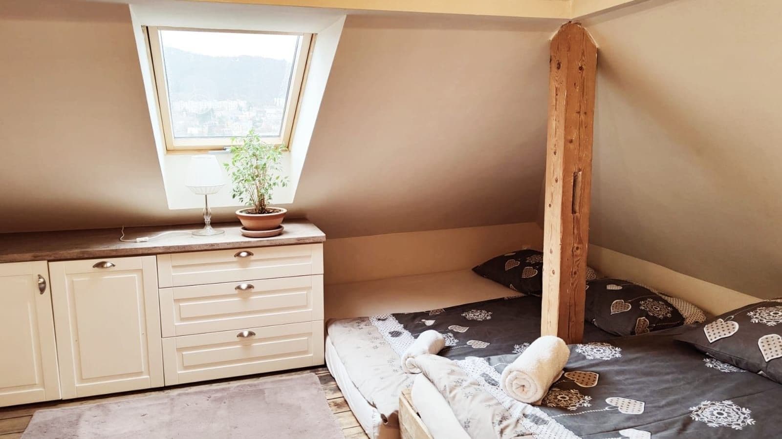 Prenájom bytu 2-izbový 54 m², U Trati, Karlovy Vary, Karlovarský kraj Prenájom bytu 2-izbový 54 m², U Trati, Karlovy Vary, Karlovarský kraj