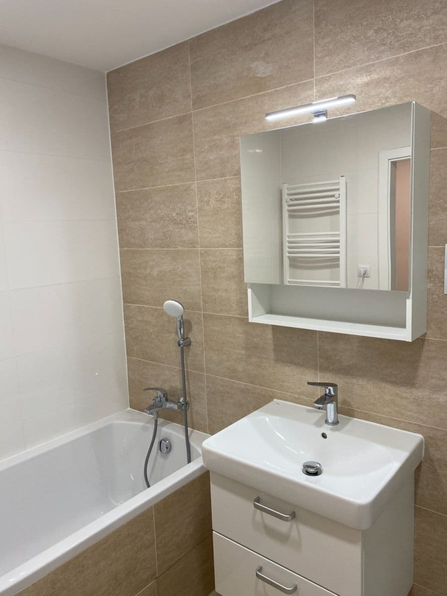 Predaj bytu 3-izbový 76 m², Na růžovém poli, Kladno, Středočeský kraj Predaj bytu 3-izbový 76 m², Na růžovém poli, Kladno, Středočeský kraj