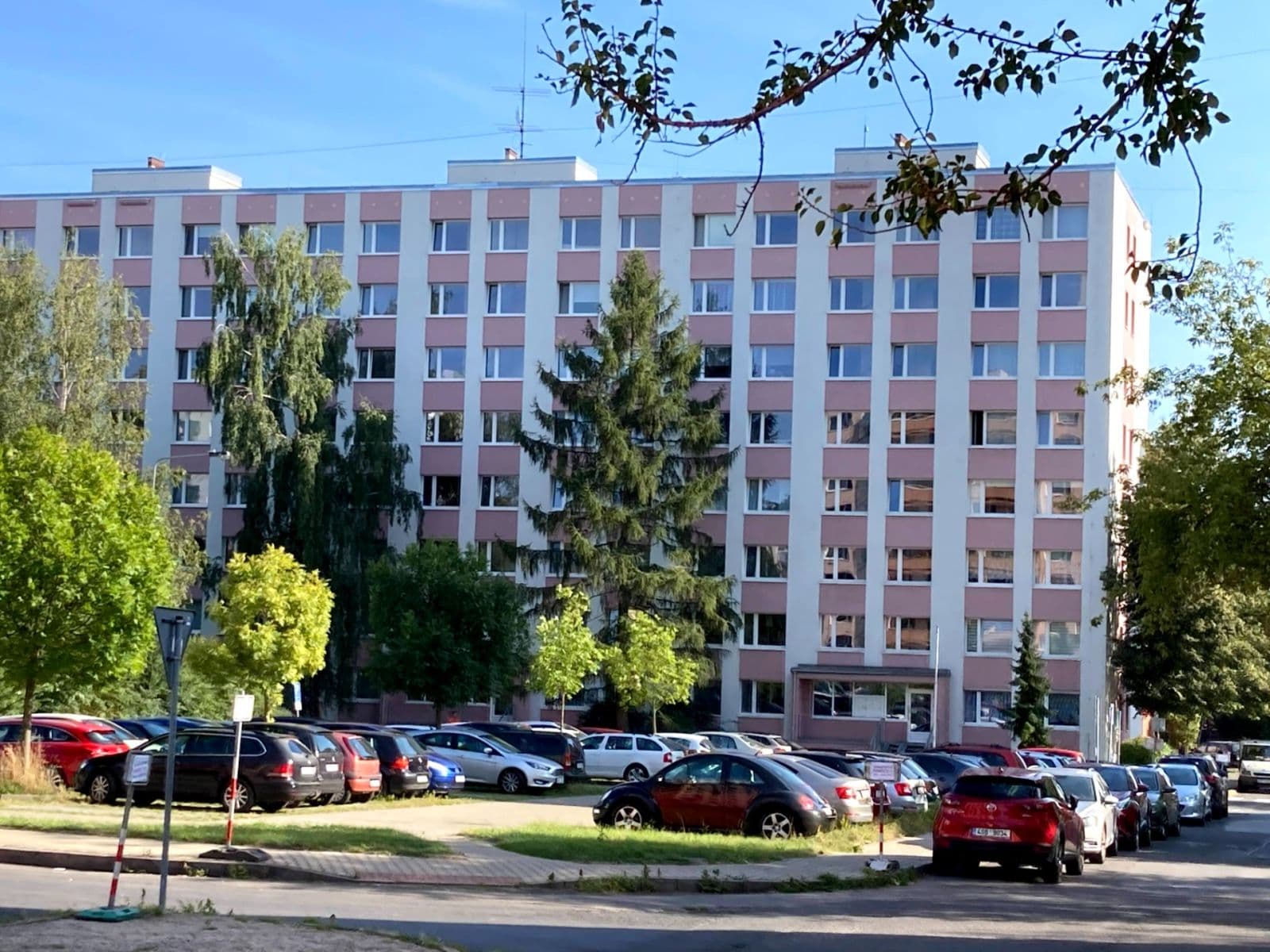 Predaj bytu 3-izbový 76 m², Na růžovém poli, Kladno, Středočeský kraj Predaj bytu 3-izbový 76 m², Na růžovém poli, Kladno, Středočeský kraj