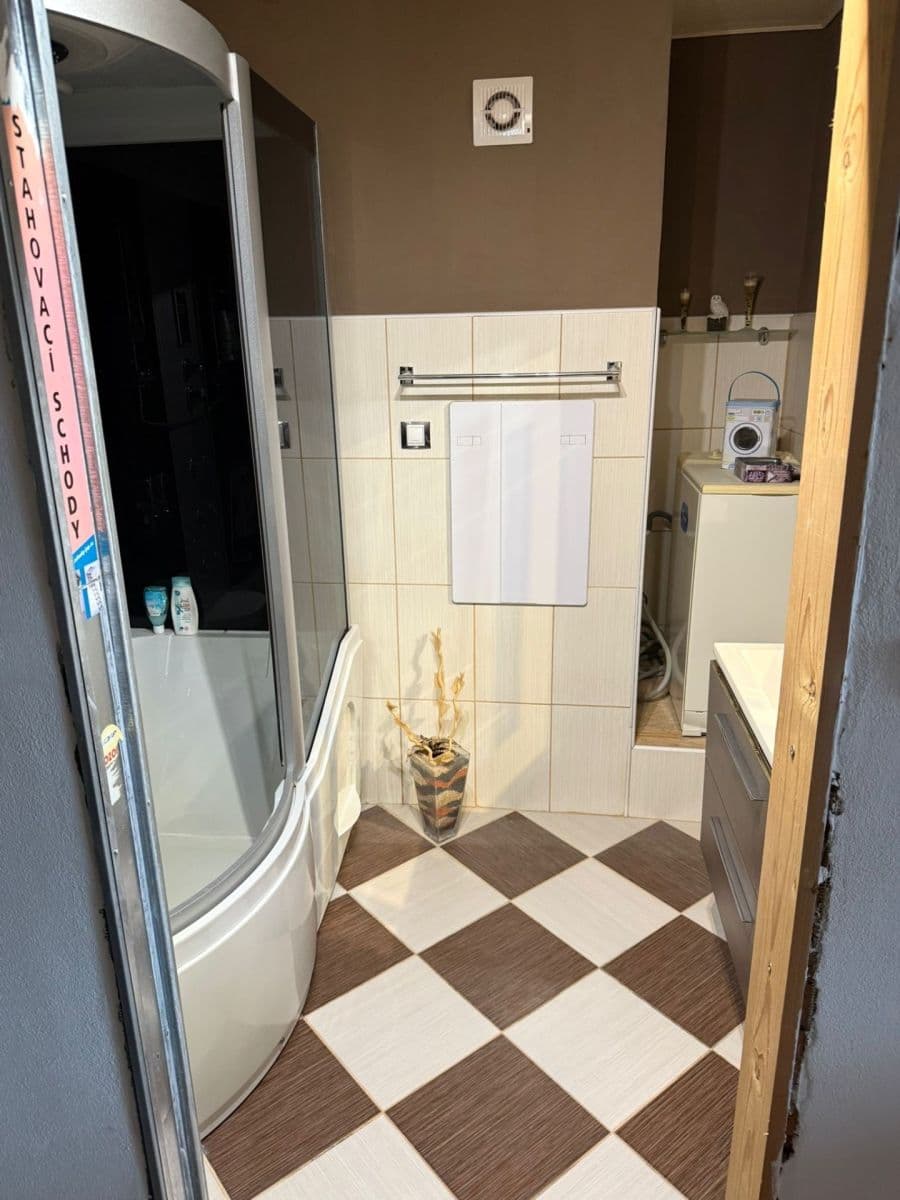 Predaj bytu 3-izbový 69 m², Nad Stadionem, Králův Dvůr, Středočeský kraj Predaj bytu 3-izbový 69 m², Nad Stadionem, Králův Dvůr, Středočeský kraj