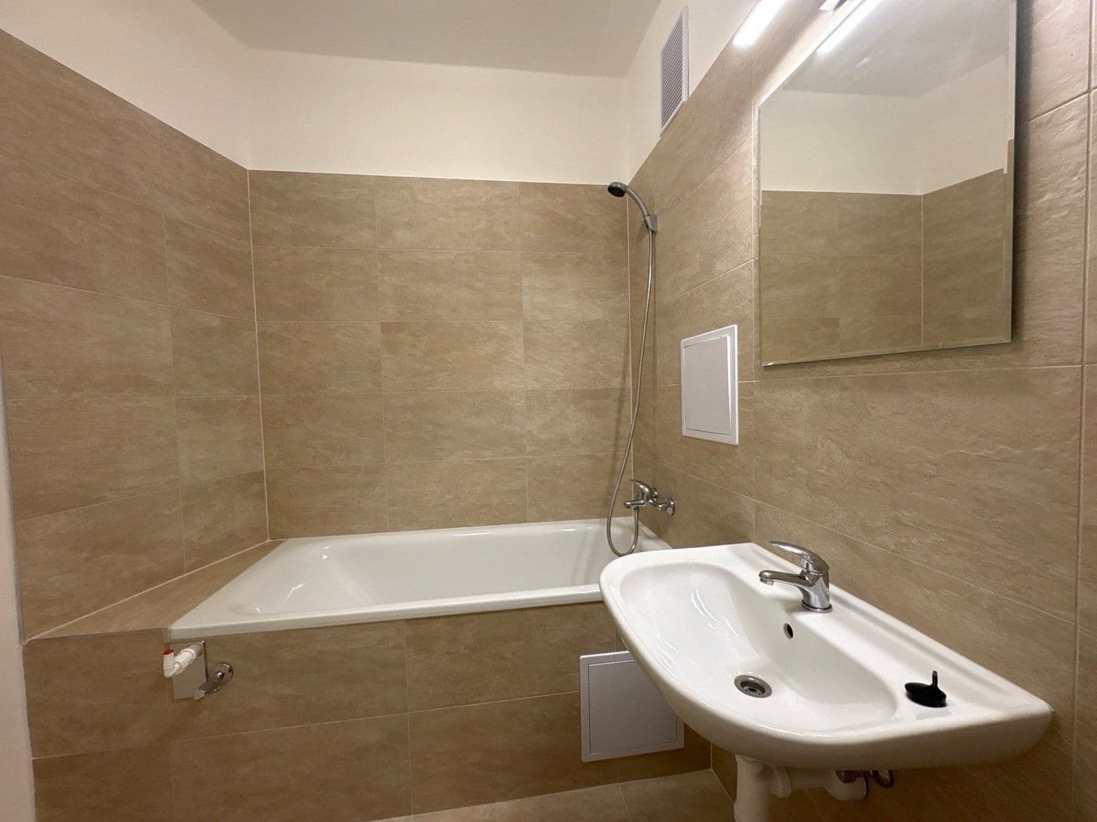 Prenájom bytu 3-izbový 79 m², Anenská, Frýdek-Místek, Moravskoslezský kraj Prenájom bytu 3-izbový 79 m², Anenská, Frýdek-Místek, Moravskoslezský kraj