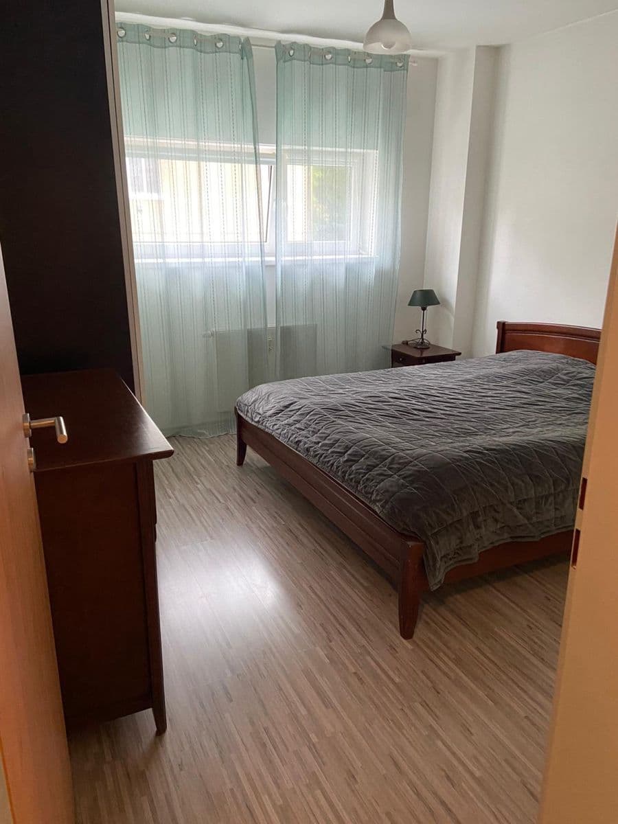 Prenájom bytu 4-izbový 88 m², V Hlinkách, Beroun, Středočeský kraj Prenájom bytu 4-izbový 88 m², V Hlinkách, Beroun, Středočeský kraj