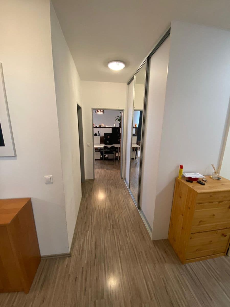 Prenájom bytu 4-izbový 88 m², V Hlinkách, Beroun, Středočeský kraj Prenájom bytu 4-izbový 88 m², V Hlinkách, Beroun, Středočeský kraj