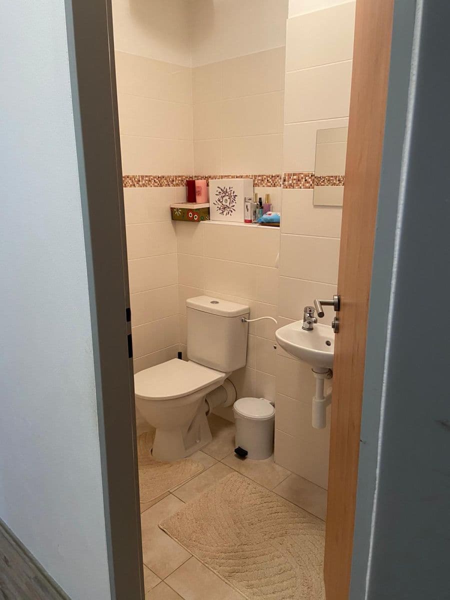 Prenájom bytu 4-izbový 88 m², V Hlinkách, Beroun, Středočeský kraj Prenájom bytu 4-izbový 88 m², V Hlinkách, Beroun, Středočeský kraj