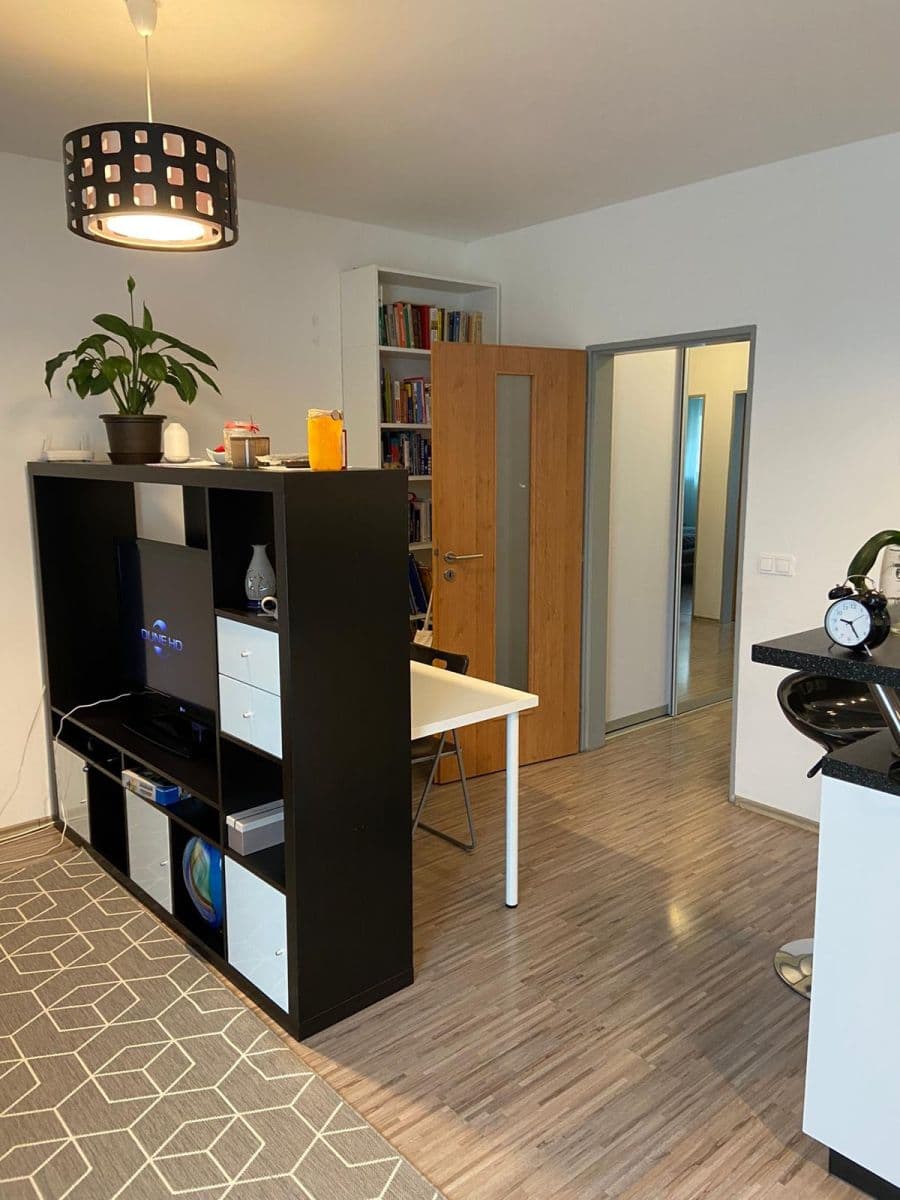 Prenájom bytu 4-izbový 88 m², V Hlinkách, Beroun, Středočeský kraj Prenájom bytu 4-izbový 88 m², V Hlinkách, Beroun, Středočeský kraj