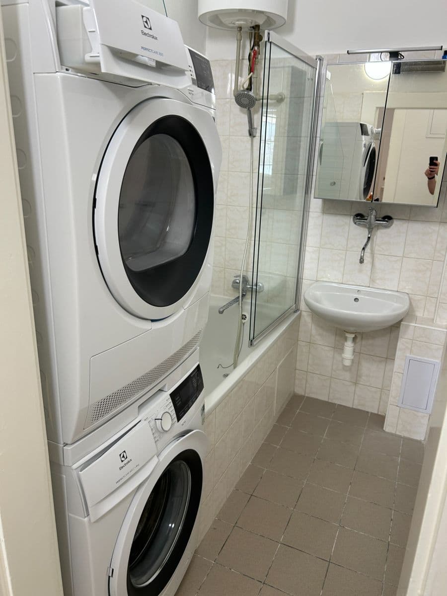 Predaj bytu 1-izbový 50 m², Ruská, Praha, Praha Predaj bytu 1-izbový 50 m², Ruská, Praha, Praha