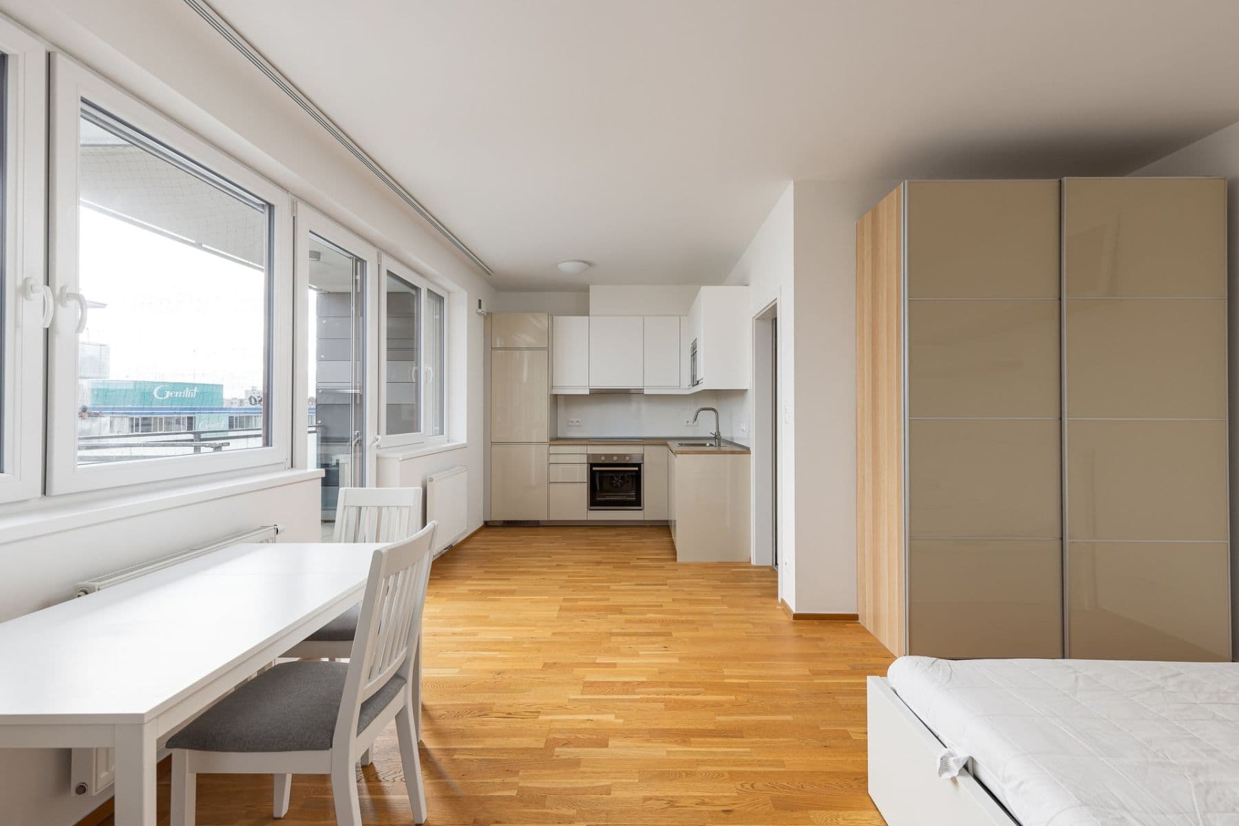 Prenájom bytu 1-izbový 42 m², Pod stolovou horou, Praha, Praha Prenájom bytu 1-izbový 42 m², Pod stolovou horou, Praha, Praha