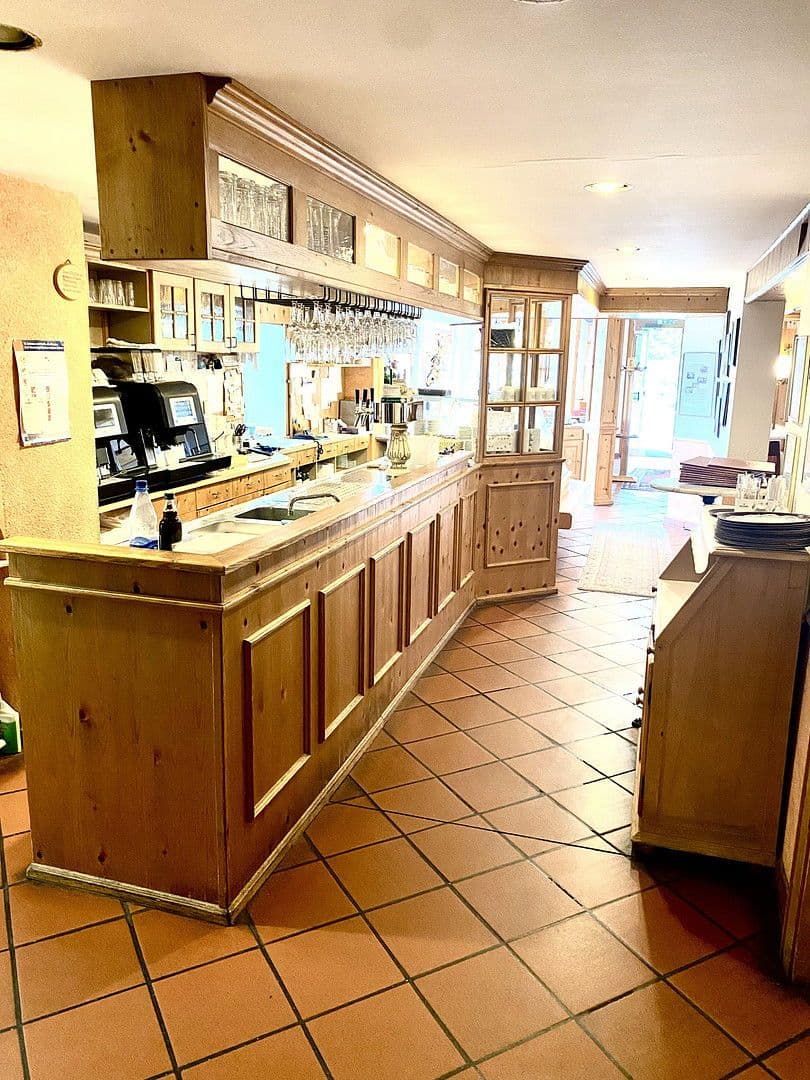 Predaj nebytového priestoru 1.445 m², Bad Soden-Salmünster, Hesensko Predaj nebytového priestoru 1.445 m², Bad Soden-Salmünster, Hesensko