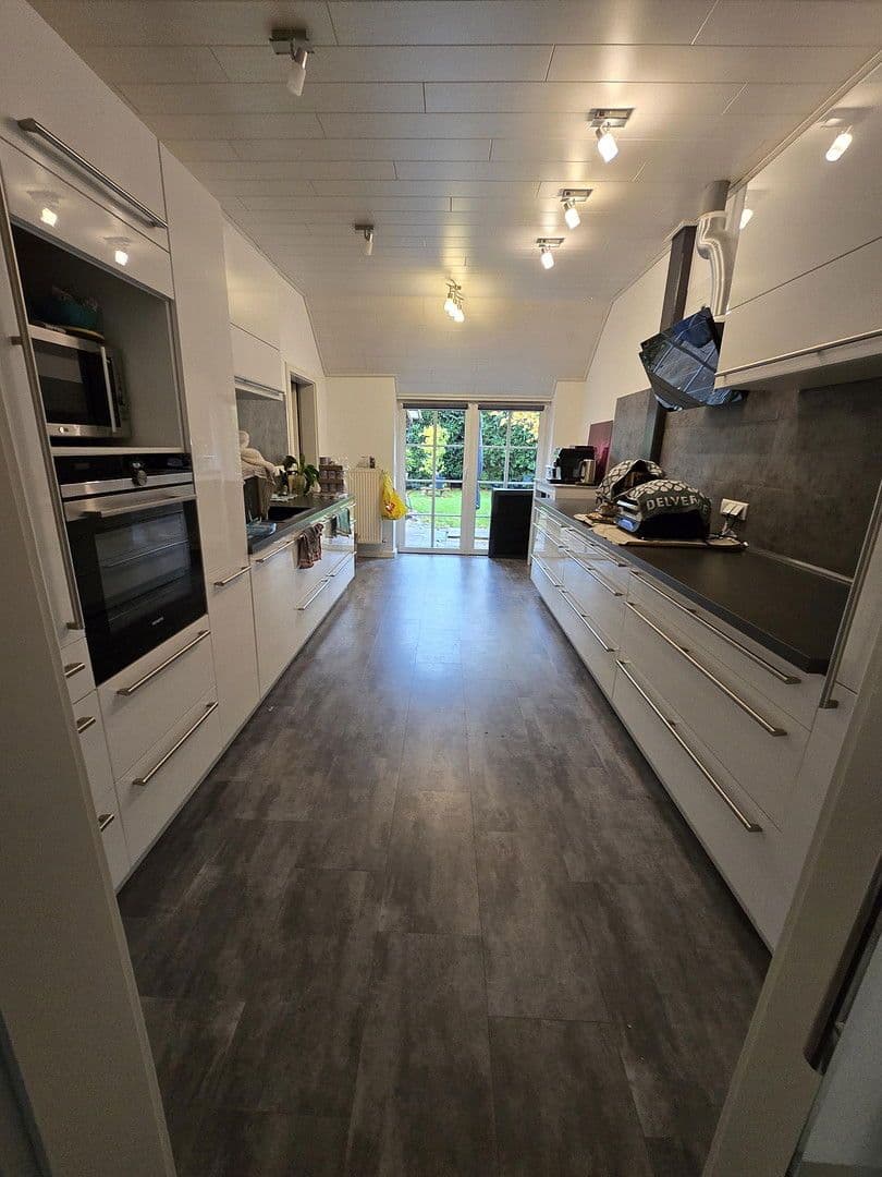 Predaj domu 155 m², pozemek 5.200 m², Jade, Dolné Sasko Predaj domu 155 m², pozemek 5.200 m², Jade, Dolné Sasko