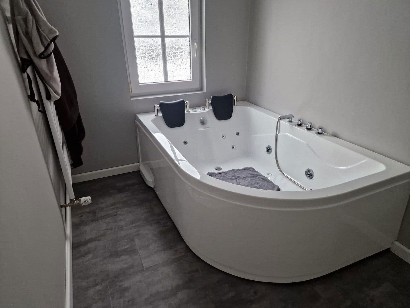 Predaj domu 155 m², pozemek 5.200 m², Jade, Dolné Sasko Predaj domu 155 m², pozemek 5.200 m², Jade, Dolné Sasko