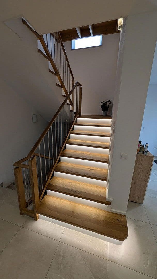 Prenájom domu 190 m², pozemek 578 m², Haiming, Bavorsko Prenájom domu 190 m², pozemek 578 m², Haiming, Bavorsko