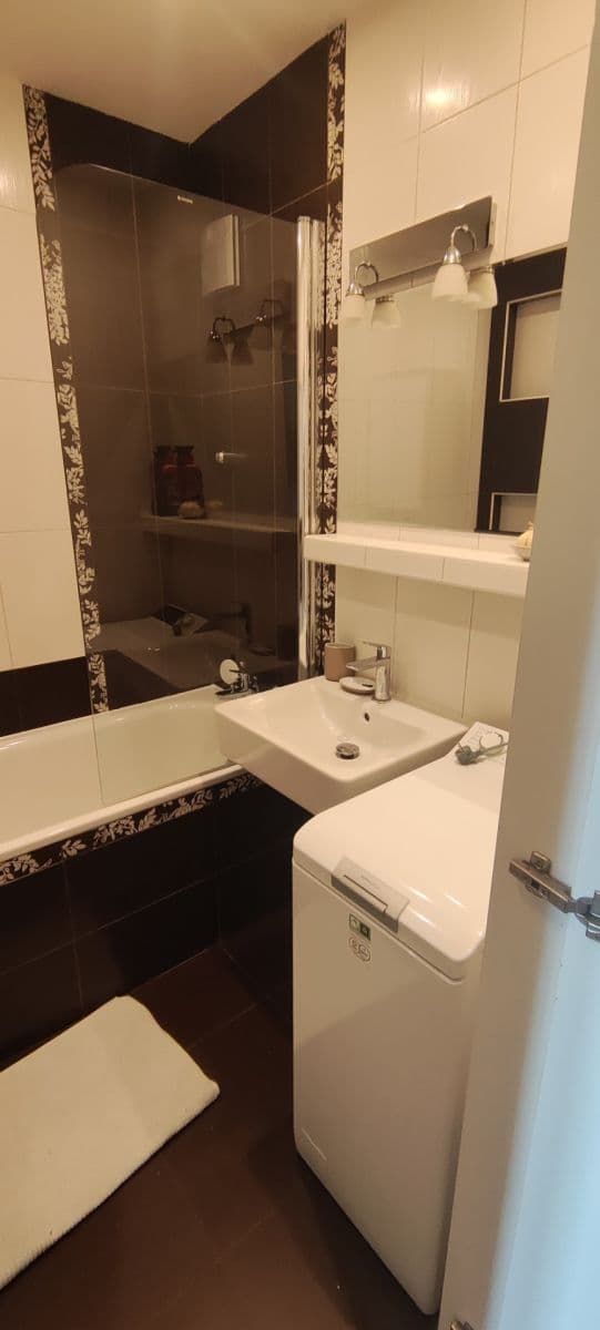 Prenájom bytu 3-izbový 68 m², Pečnianska, Petržalka, Bratislavský kraj Prenájom bytu 3-izbový 68 m², Pečnianska, Petržalka, Bratislavský kraj