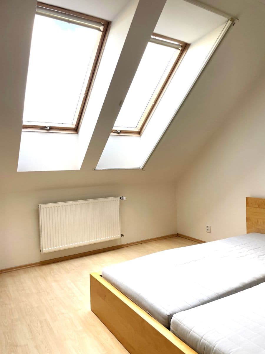 Predaj bytu 4-izbový 100 m², Hrnčířská, Jesenice, Středočeský kraj Predaj bytu 4-izbový 100 m², Hrnčířská, Jesenice, Středočeský kraj