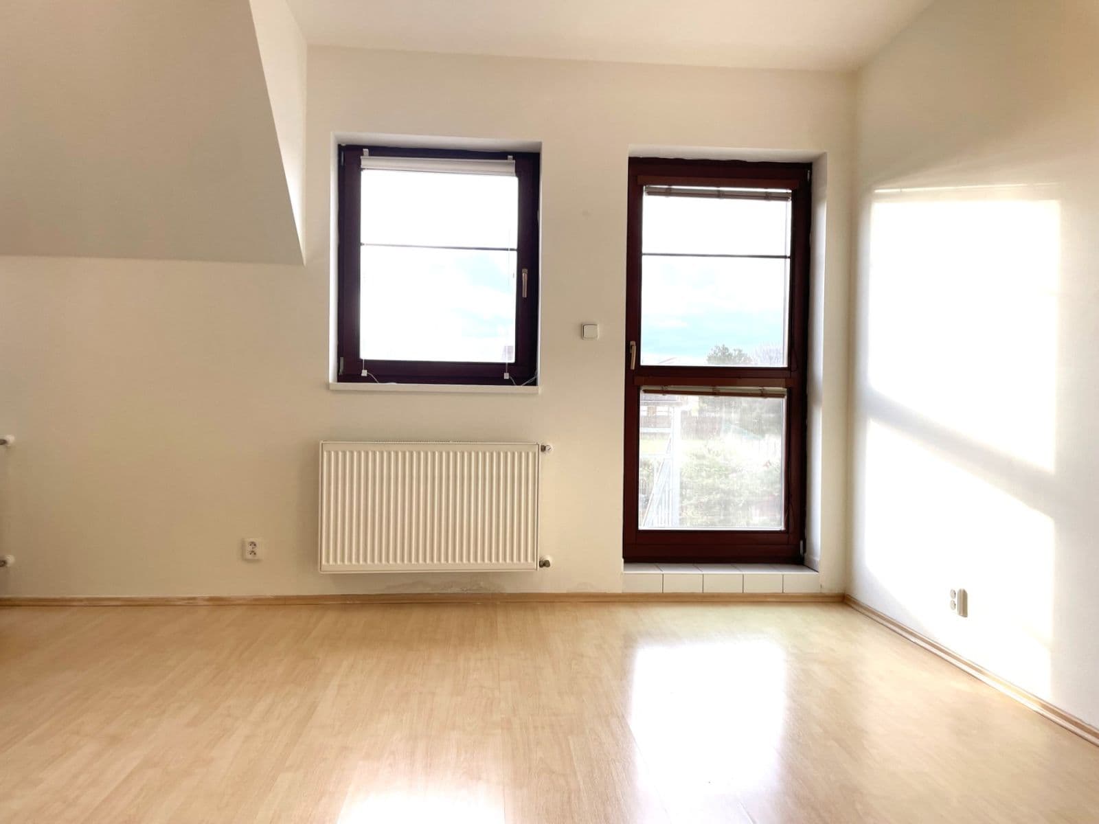 Predaj bytu 4-izbový 100 m², Hrnčířská, Jesenice, Středočeský kraj Predaj bytu 4-izbový 100 m², Hrnčířská, Jesenice, Středočeský kraj