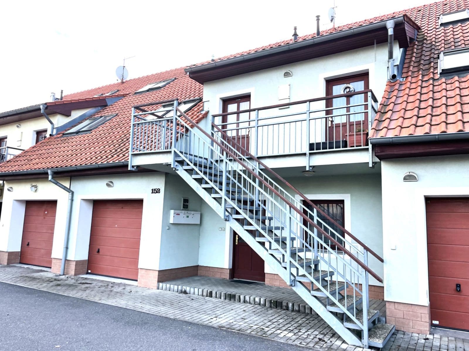 Predaj bytu 4-izbový 100 m², Hrnčířská, Jesenice, Středočeský kraj Predaj bytu 4-izbový 100 m², Hrnčířská, Jesenice, Středočeský kraj