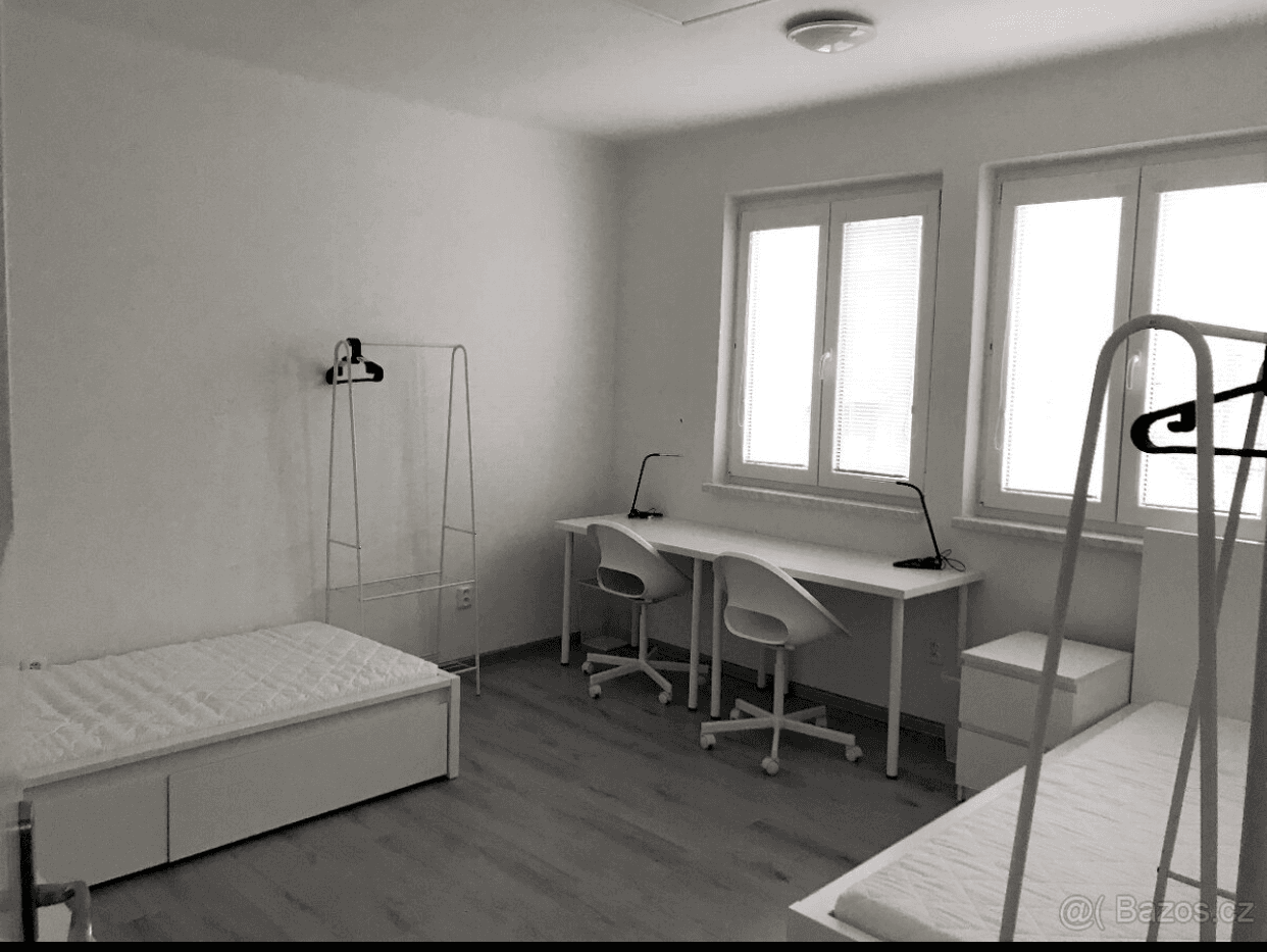 Prenájom bytu 4-izbový 100 m², Na Včelíně, Zlín, Zlínský kraj Prenájom bytu 4-izbový 100 m², Na Včelíně, Zlín, Zlínský kraj