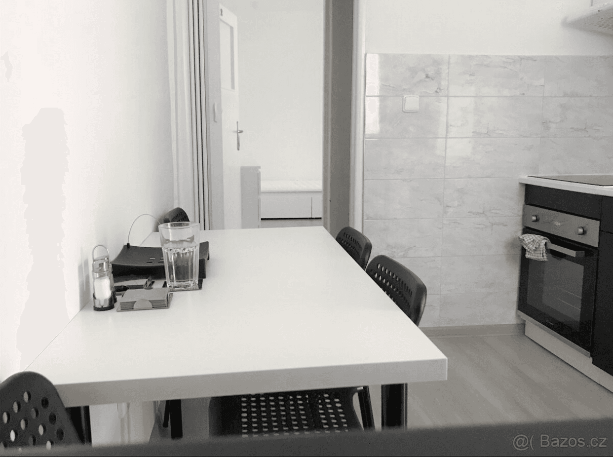 Prenájom bytu 4-izbový 100 m², Na Včelíně, Zlín, Zlínský kraj Prenájom bytu 4-izbový 100 m², Na Včelíně, Zlín, Zlínský kraj