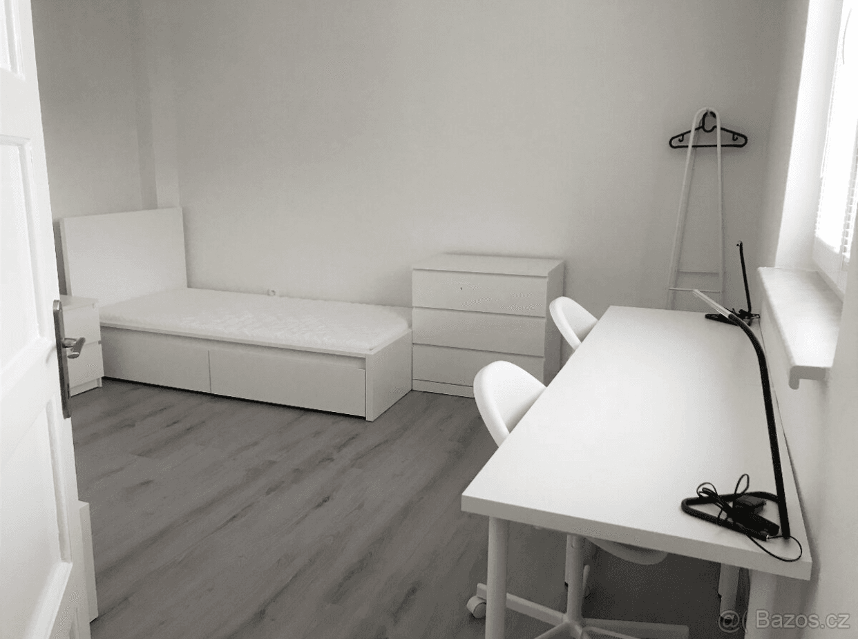 Prenájom bytu 4-izbový 100 m², Na Včelíně, Zlín, Zlínský kraj Prenájom bytu 4-izbový 100 m², Na Včelíně, Zlín, Zlínský kraj