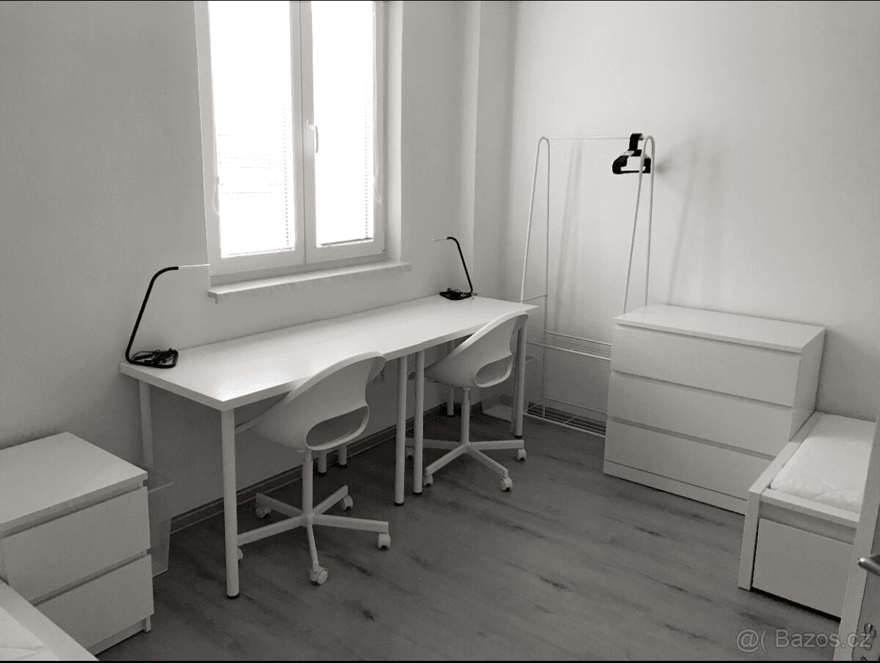 Prenájom bytu 4-izbový 100 m², Na Včelíně, Zlín, Zlínský kraj Prenájom bytu 4-izbový 100 m², Na Včelíně, Zlín, Zlínský kraj