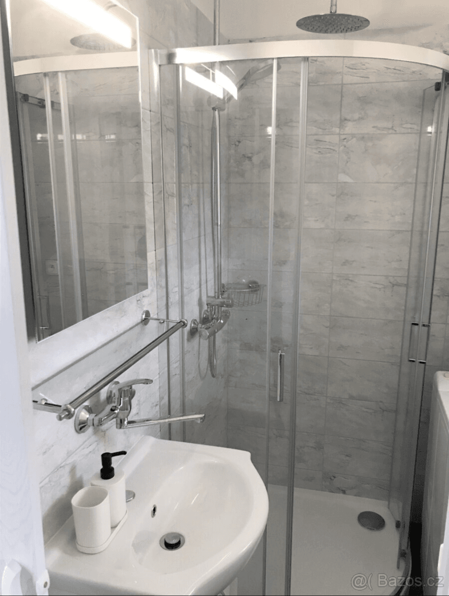 Prenájom bytu 4-izbový 100 m², Na Včelíně, Zlín, Zlínský kraj Prenájom bytu 4-izbový 100 m², Na Včelíně, Zlín, Zlínský kraj