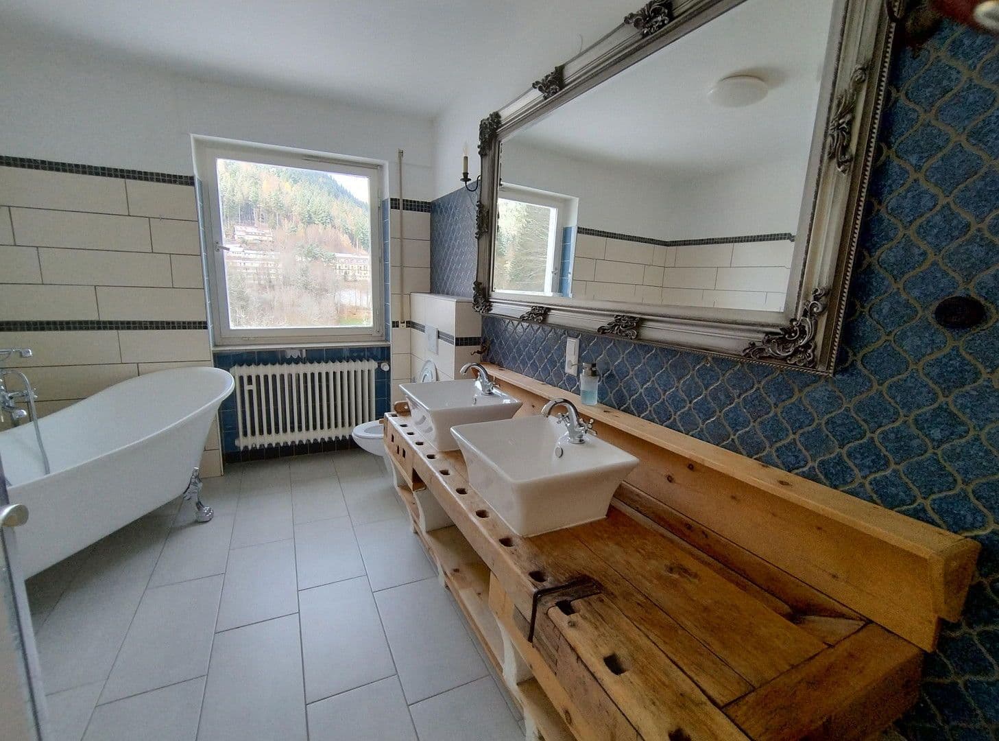 Predaj domu 253 m², pozemek 6.000 m², Ziegelhüttenstr 130, Bad Wildbad, Bádensko-Wurttembersko Predaj domu 253 m², pozemek 6.000 m², Ziegelhüttenstr 130, Bad Wildbad, Bádensko-Wurttembersko