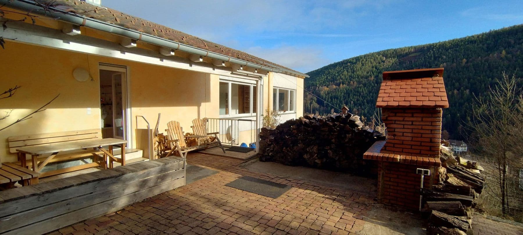 Predaj domu 253 m², pozemek 6.000 m², Ziegelhüttenstr 130, Bad Wildbad, Bádensko-Wurttembersko Predaj domu 253 m², pozemek 6.000 m², Ziegelhüttenstr 130, Bad Wildbad, Bádensko-Wurttembersko