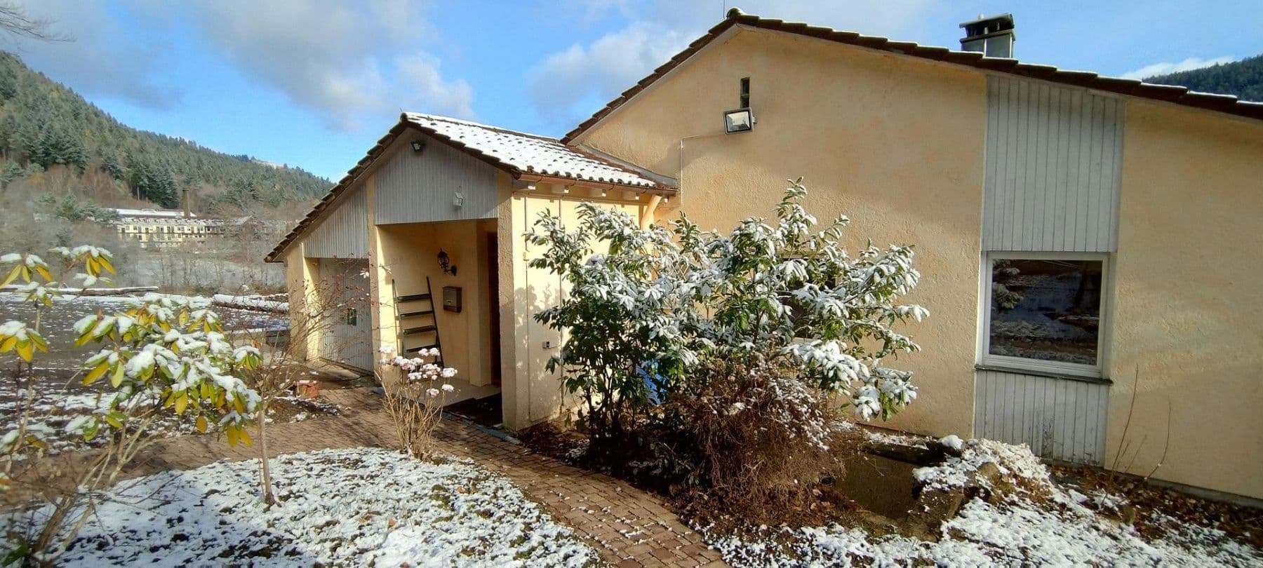 Predaj domu 253 m², pozemek 6.000 m², Ziegelhüttenstr 130, Bad Wildbad, Bádensko-Wurttembersko Predaj domu 253 m², pozemek 6.000 m², Ziegelhüttenstr 130, Bad Wildbad, Bádensko-Wurttembersko