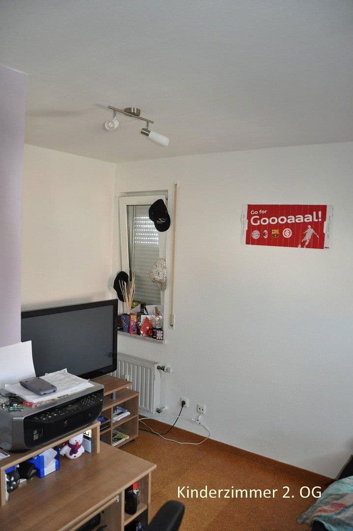 Prenájom domu 146 m², pozemek 200 m², Rothlindenstr. 17a, Schwandorf, Bavorsko Prenájom domu 146 m², pozemek 200 m², Rothlindenstr. 17a, Schwandorf, Bavorsko