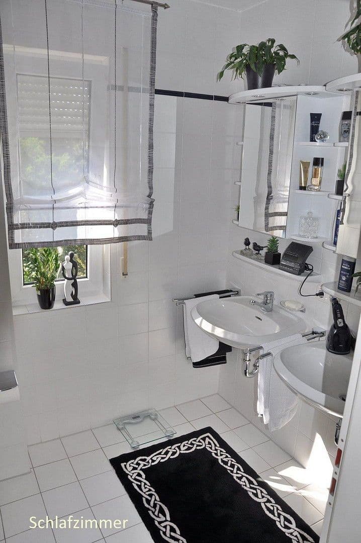 Prenájom domu 146 m², pozemek 200 m², Rothlindenstr. 17a, Schwandorf, Bavorsko Prenájom domu 146 m², pozemek 200 m², Rothlindenstr. 17a, Schwandorf, Bavorsko