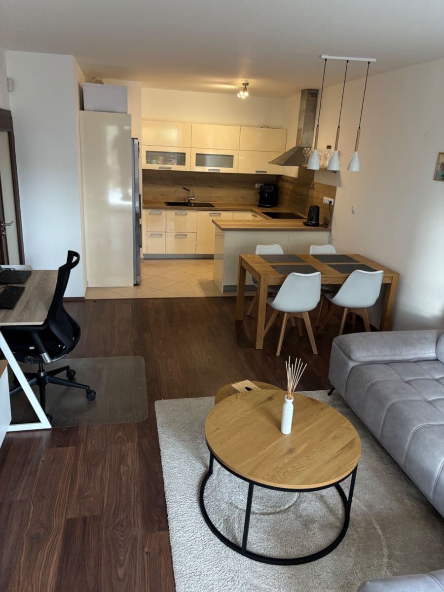 Prenájom bytu 2-izbový 62 m², Modenská, Praha, Praha Prenájom bytu 2-izbový 62 m², Modenská, Praha, Praha