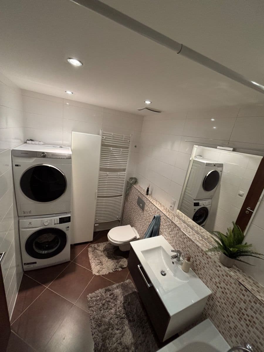 Prenájom bytu 2-izbový 62 m², Modenská, Praha, Praha Prenájom bytu 2-izbový 62 m², Modenská, Praha, Praha