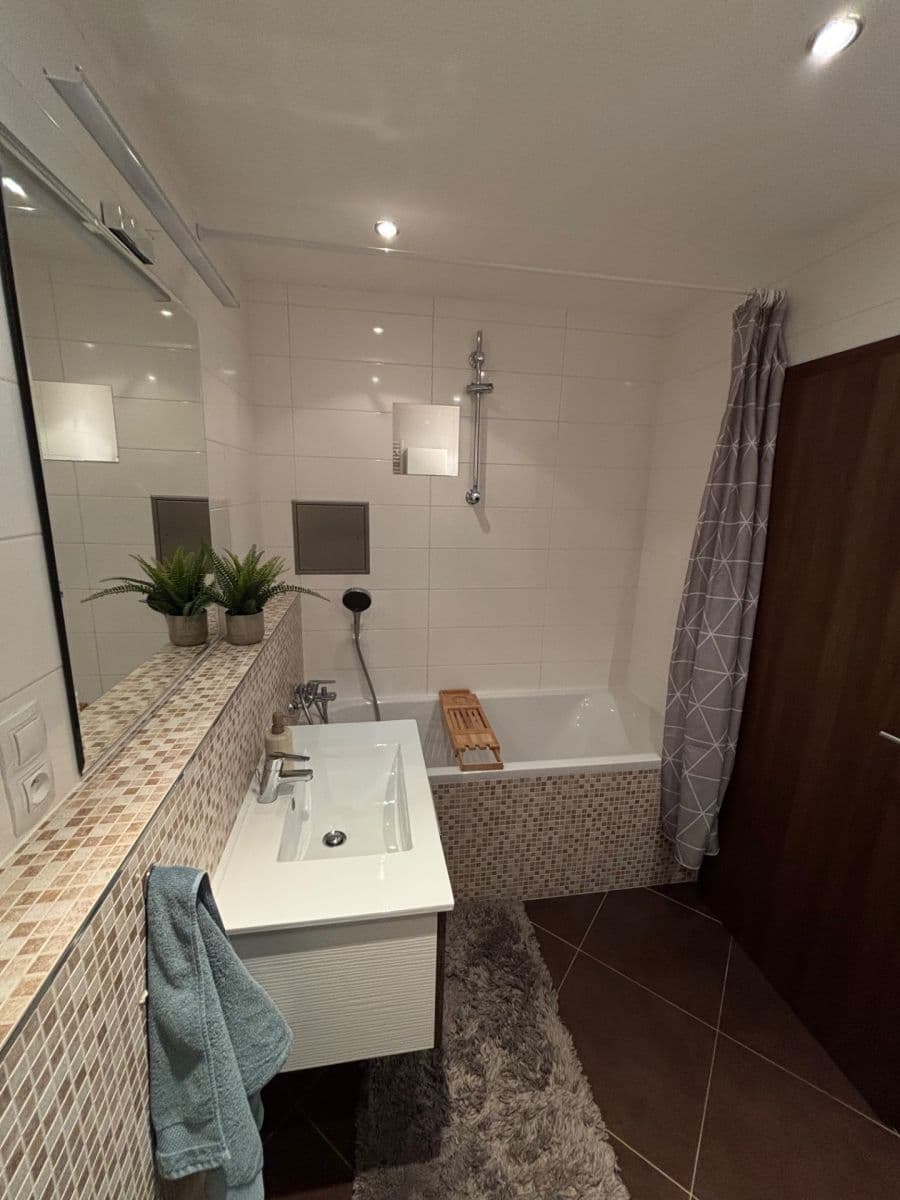 Prenájom bytu 2-izbový 62 m², Modenská, Praha, Praha Prenájom bytu 2-izbový 62 m², Modenská, Praha, Praha