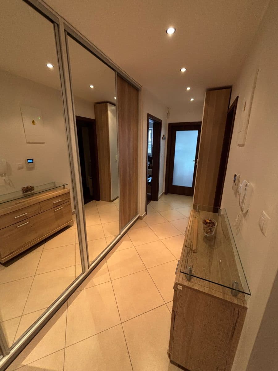 Prenájom bytu 2-izbový 62 m², Modenská, Praha, Praha Prenájom bytu 2-izbový 62 m², Modenská, Praha, Praha