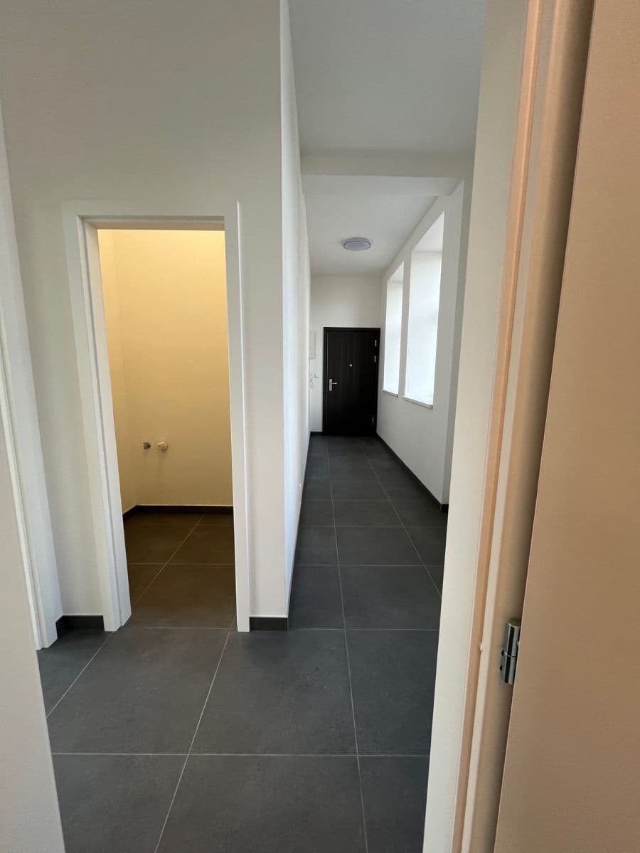 Prenájom bytu 1-izbový 36 m², S. K. Neumanna, Kralupy nad Vltavou, Středočeský kraj Prenájom bytu 1-izbový 36 m², S. K. Neumanna, Kralupy nad Vltavou, Středočeský kraj