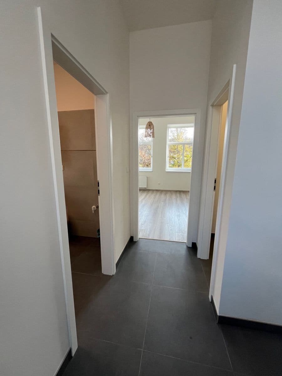 Prenájom bytu 1-izbový 36 m², S. K. Neumanna, Kralupy nad Vltavou, Středočeský kraj Prenájom bytu 1-izbový 36 m², S. K. Neumanna, Kralupy nad Vltavou, Středočeský kraj