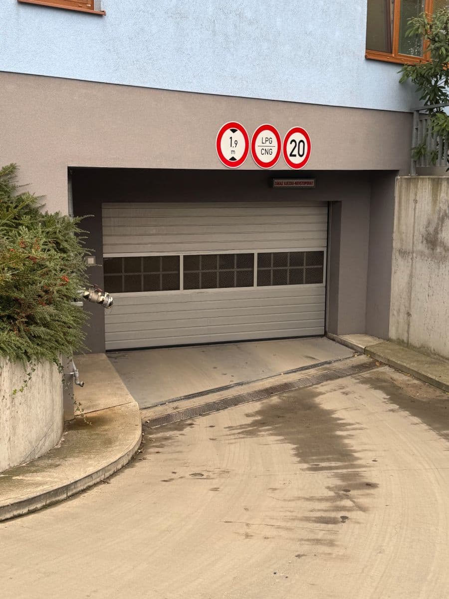 Predaj garáže 31 m², Březenská, Praha, Praha Predaj garáže 31 m², Březenská, Praha, Praha