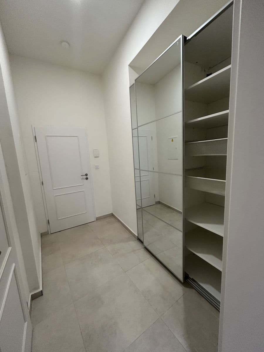 Prenájom bytu 1-izbový 26 m², Stárkova, Praha, Praha Prenájom bytu 1-izbový 26 m², Stárkova, Praha, Praha