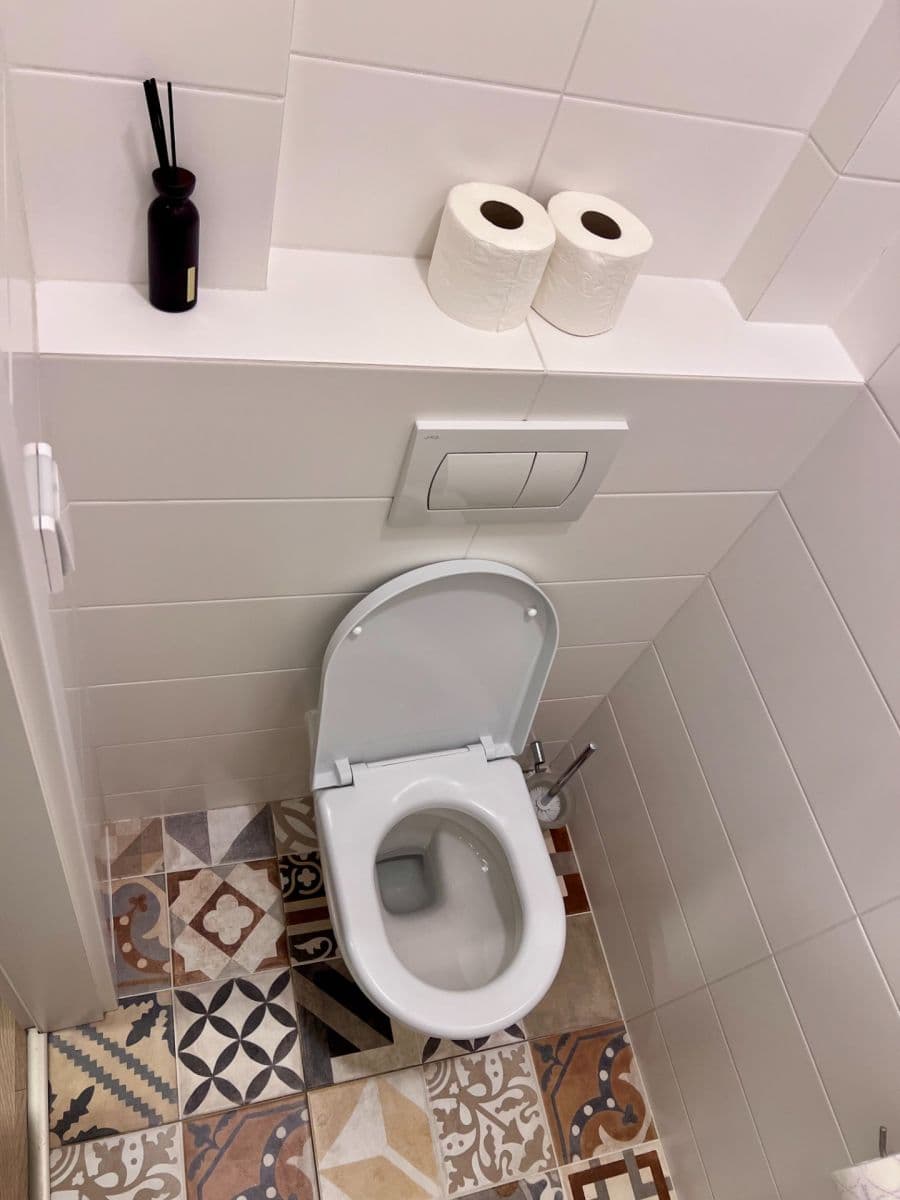 Prenájom bytu 2-izbový 45 m², náměstí Jiřího z Lobkovic, Praha, Praha Prenájom bytu 2-izbový 45 m², náměstí Jiřího z Lobkovic, Praha, Praha