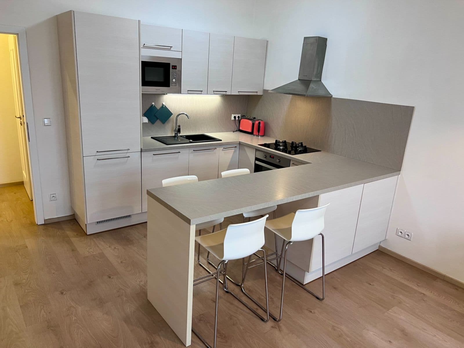 Prenájom bytu 2-izbový 45 m², náměstí Jiřího z Lobkovic, Praha, Praha Prenájom bytu 2-izbový 45 m², náměstí Jiřího z Lobkovic, Praha, Praha