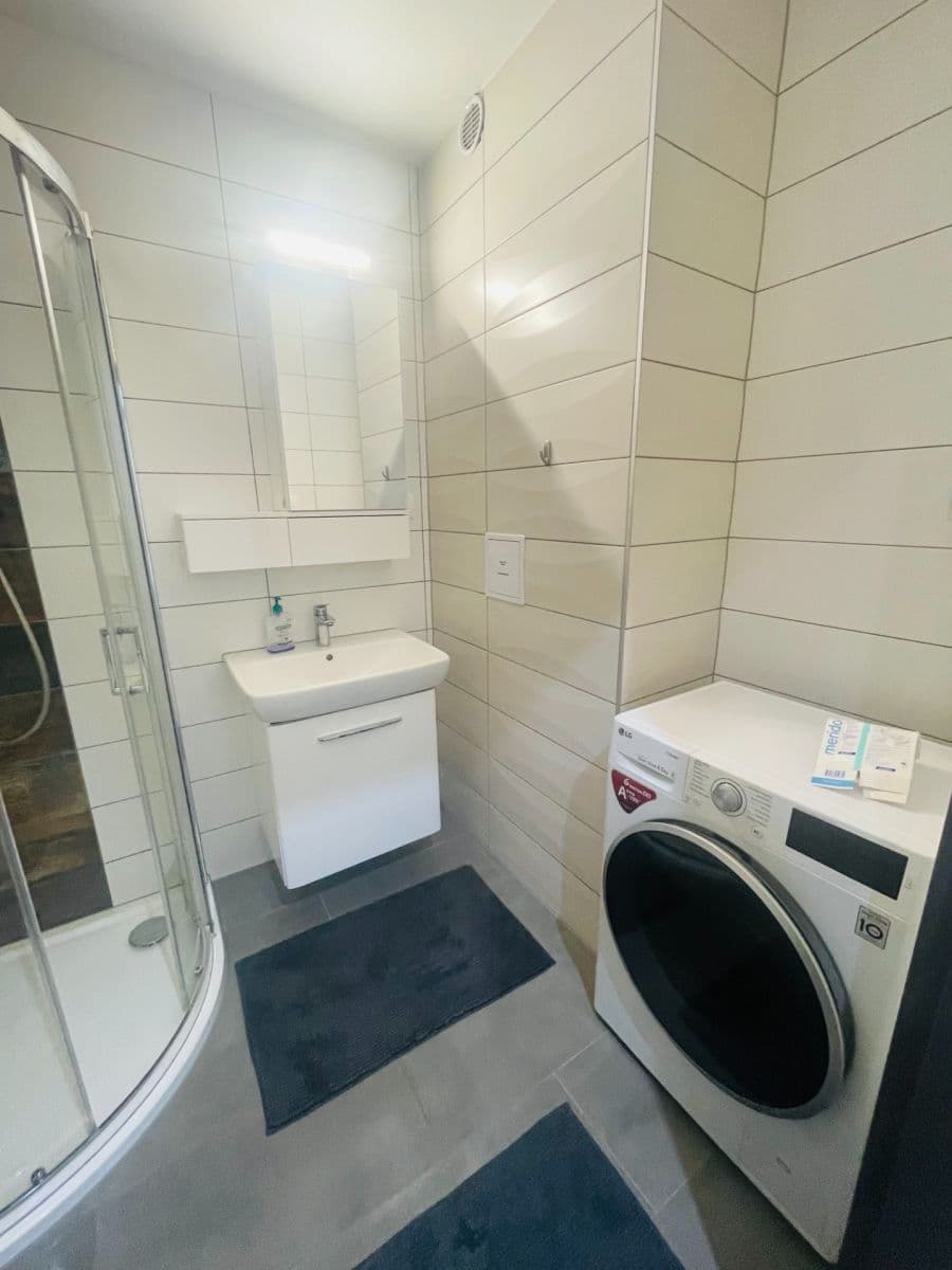 Prenájom bytu 3-izbový 69 m², Športová, Nové Mesto nad Váhom, Trenčiansky kraj Prenájom bytu 3-izbový 69 m², Športová, Nové Mesto nad Váhom, Trenčiansky kraj