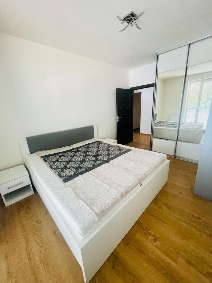 Prenájom bytu 3-izbový 69 m², Športová, Nové Mesto nad Váhom, Trenčiansky kraj Prenájom bytu 3-izbový 69 m², Športová, Nové Mesto nad Váhom, Trenčiansky kraj