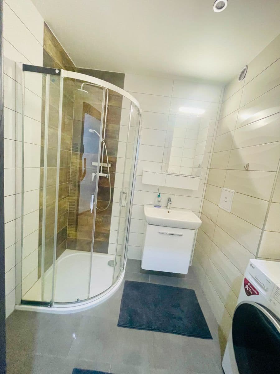 Prenájom bytu 3-izbový 69 m², Športová, Nové Mesto nad Váhom, Trenčiansky kraj Prenájom bytu 3-izbový 69 m², Športová, Nové Mesto nad Váhom, Trenčiansky kraj