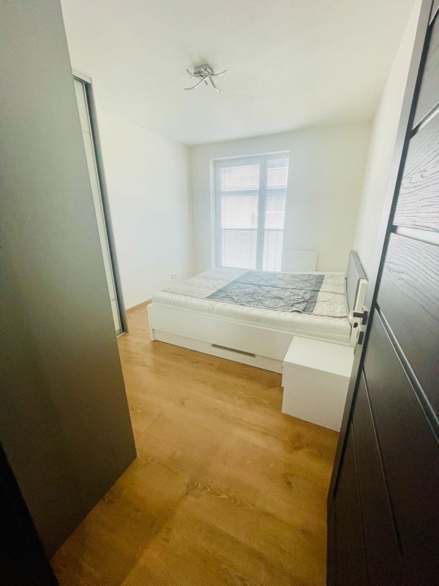 Prenájom bytu 3-izbový 69 m², Športová, Nové Mesto nad Váhom, Trenčiansky kraj Prenájom bytu 3-izbový 69 m², Športová, Nové Mesto nad Váhom, Trenčiansky kraj