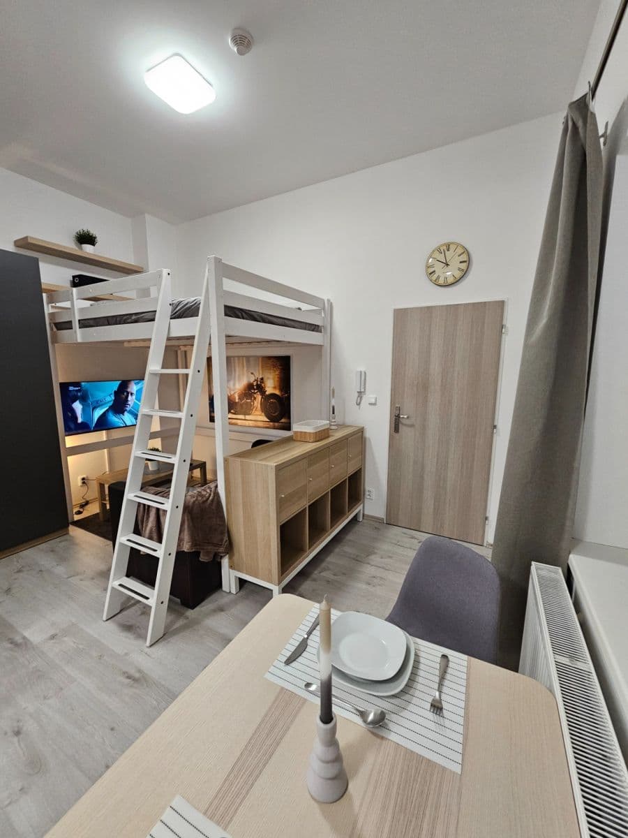Prenájom bytu 1-izbový 24 m², Vrapická, Kladno, Středočeský kraj Prenájom bytu 1-izbový 24 m², Vrapická, Kladno, Středočeský kraj