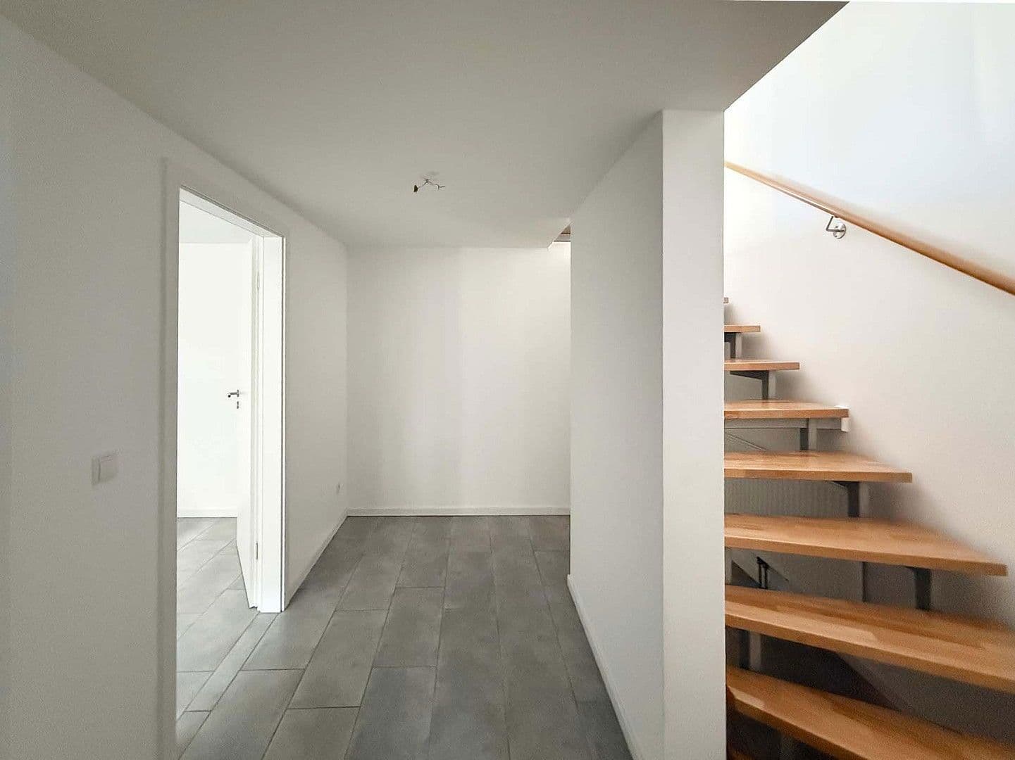 Predaj domu 154 m², pozemek 255 m², Eichenstraße 8i, Ludwigshafen, Porýnie-Falcko Predaj domu 154 m², pozemek 255 m², Eichenstraße 8i, Ludwigshafen, Porýnie-Falcko