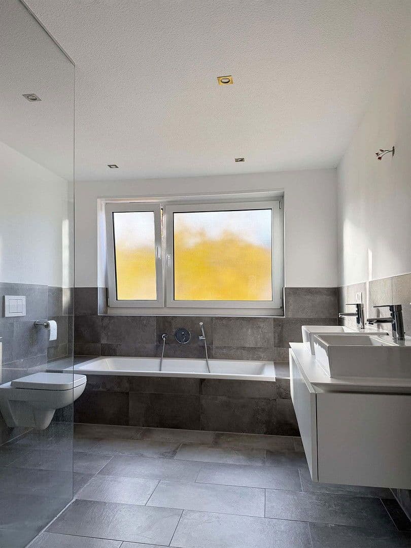 Predaj domu 154 m², pozemek 255 m², Eichenstraße 8i, Ludwigshafen, Porýnie-Falcko Predaj domu 154 m², pozemek 255 m², Eichenstraße 8i, Ludwigshafen, Porýnie-Falcko