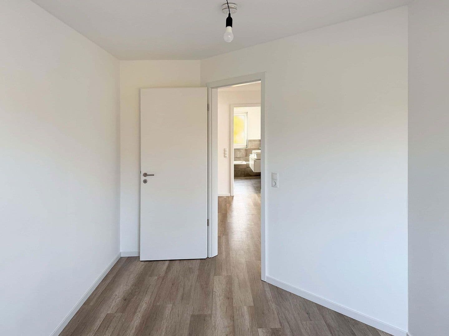 Predaj domu 154 m², pozemek 255 m², Eichenstraße 8i, Ludwigshafen, Porýnie-Falcko Predaj domu 154 m², pozemek 255 m², Eichenstraße 8i, Ludwigshafen, Porýnie-Falcko