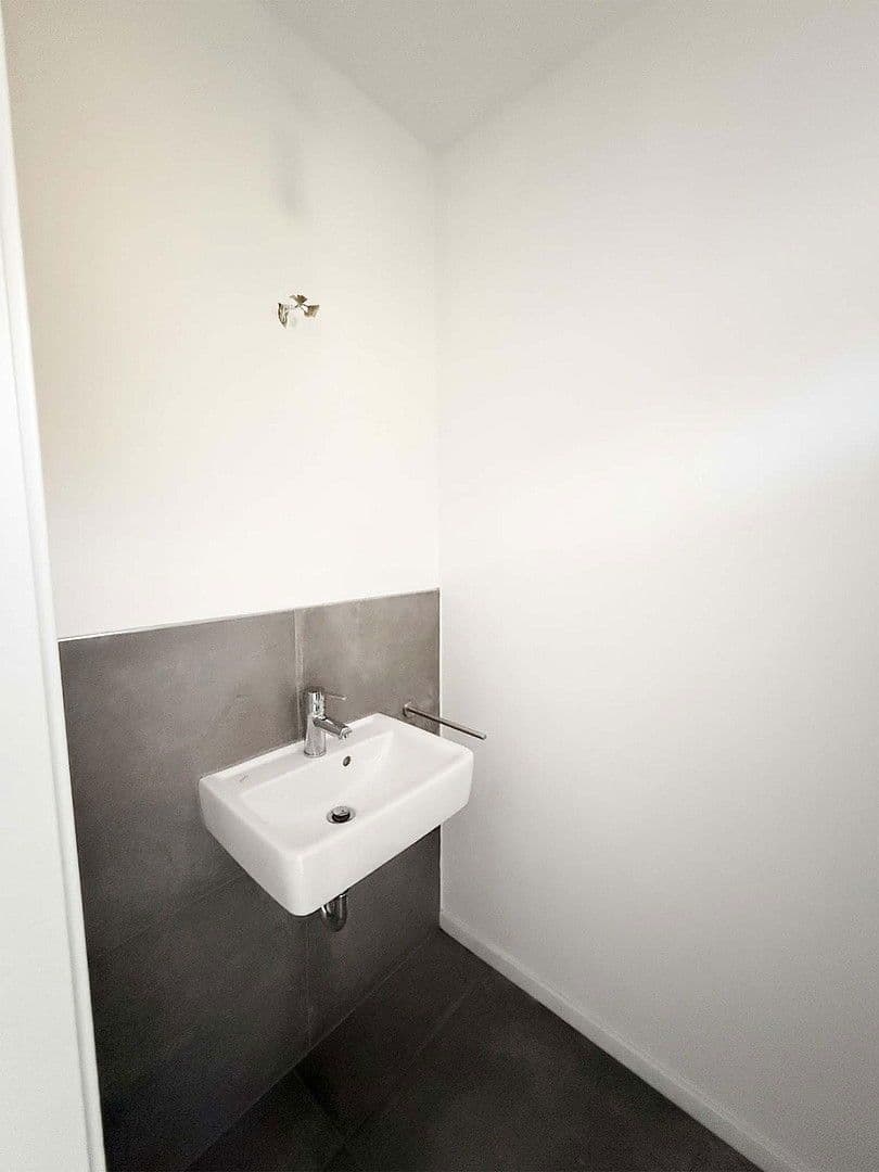 Predaj domu 154 m², pozemek 255 m², Eichenstraße 8i, Ludwigshafen, Porýnie-Falcko Predaj domu 154 m², pozemek 255 m², Eichenstraße 8i, Ludwigshafen, Porýnie-Falcko