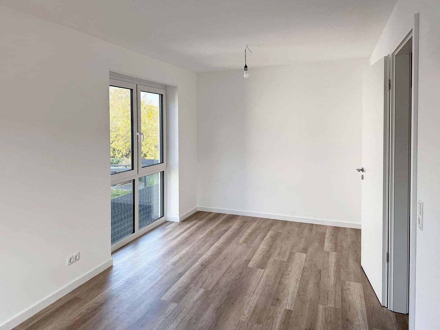 Predaj domu 154 m², pozemek 255 m², Eichenstraße 8i, Ludwigshafen, Porýnie-Falcko Predaj domu 154 m², pozemek 255 m², Eichenstraße 8i, Ludwigshafen, Porýnie-Falcko