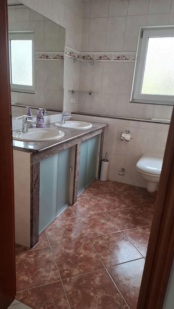 Predaj domu 190 m², pozemek 378 m², Grünerweg 12, Bad Vilbel, Hesensko Predaj domu 190 m², pozemek 378 m², Grünerweg 12, Bad Vilbel, Hesensko